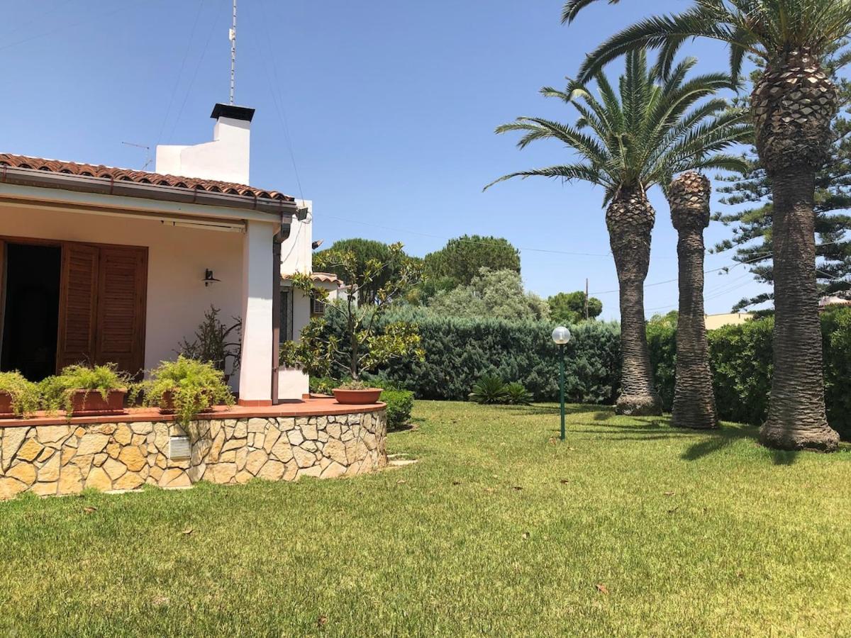 Le Tre Palme Villa Fontane Bianche Exterior photo
