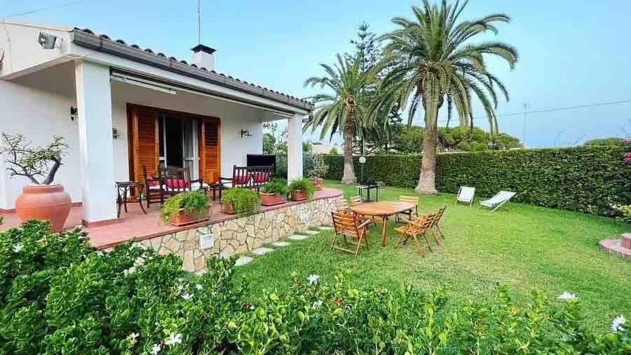 Le Tre Palme Villa Fontane Bianche Exterior photo
